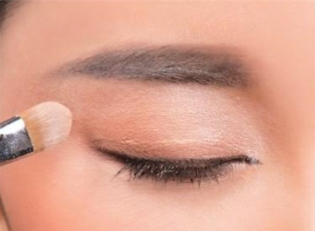 Must have eye shadow makeup brush for Butterfly eye makeup